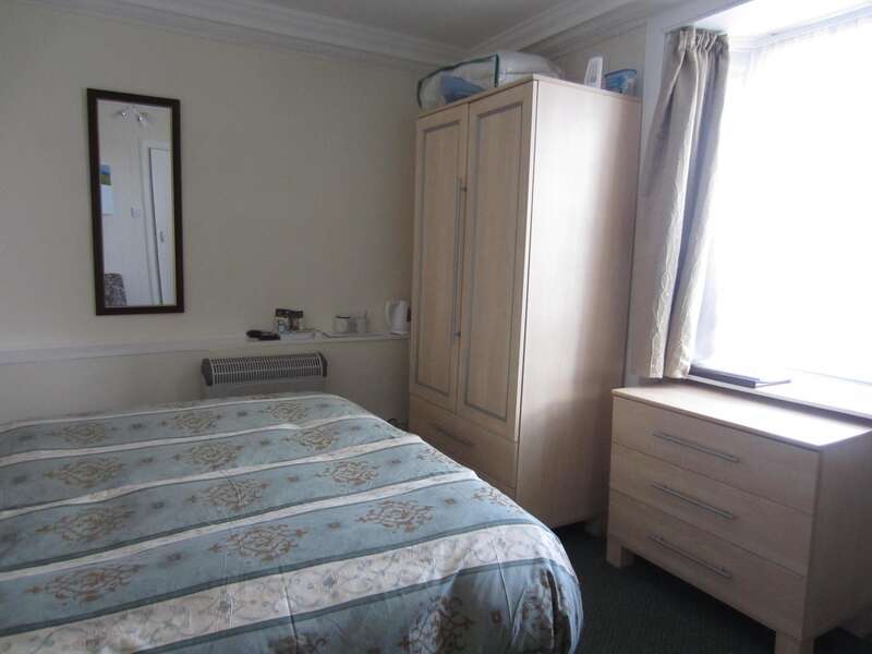 Small Double Ensuite Room (inc Breakfast)